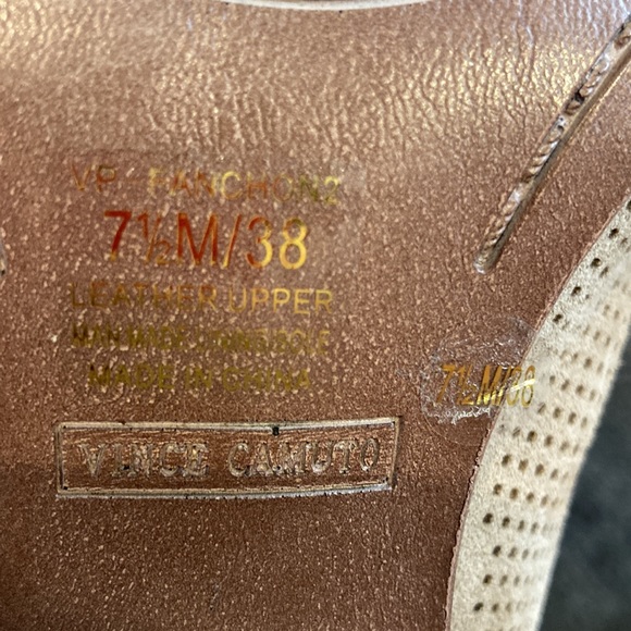 Vince camuto light brown Booties perforated leather size 7.5 - Picture 5 of 6